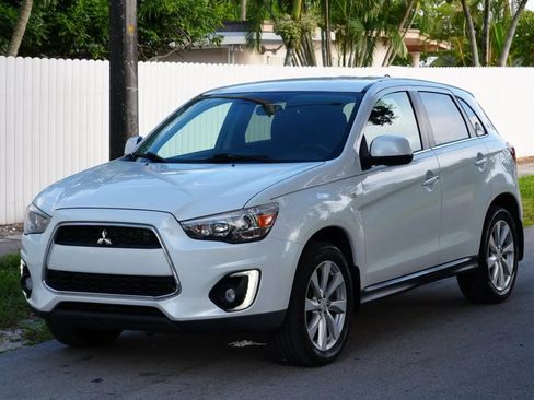 Used 2015 Mitsubishi Outlander Sport SE AWD/4WD image 3