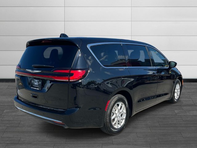 Certified 2026 Chrysler Pacifica Select FWD image 4