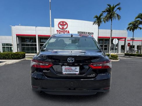 Used 2022 Toyota Camry LE FWD image 5