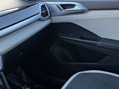 New 2026 Volkswagen Taos SE image 34