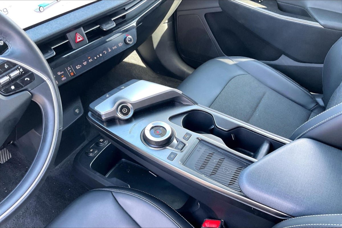 Used 2023 Kia EV6 Light RWD image 15