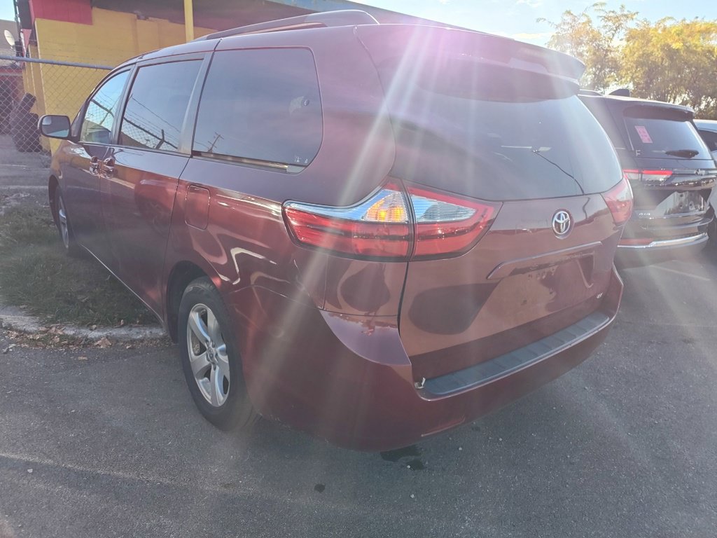 Used 2015 Toyota Sienna LE FWD image 4