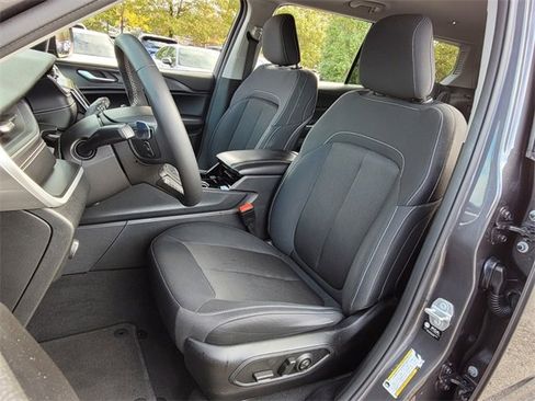 Used 2023 Jeep Grand Cherokee L Laredo image 8