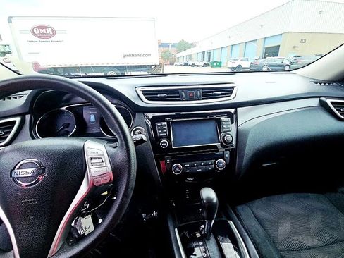 Used 2016 Nissan Rogue SV w/ SV Premium Package image 10