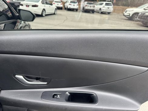 Used 2021 Hyundai Elantra SE w/ Cargo Package image 22