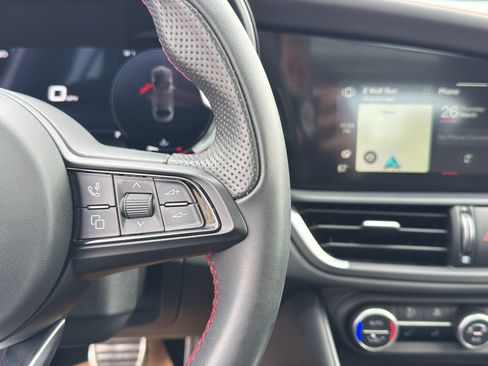 Used 2024 Alfa Romeo Giulia AWD image 37