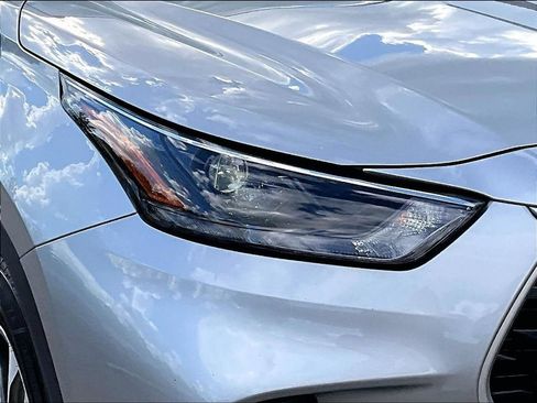 Used 2022 Toyota Highlander XLE AWD/4WD image 35