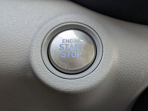 Certified 2025 Hyundai Venue SEL FWD image 27
