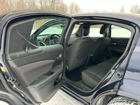 Used 2012 Dodge Avenger SXT image 17