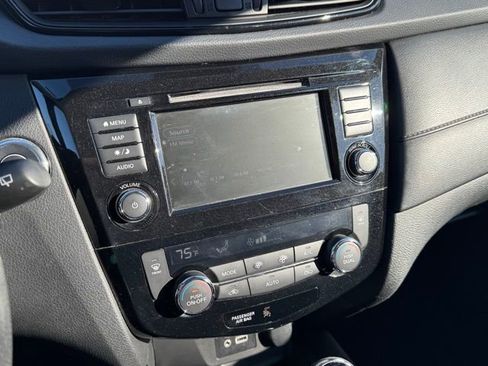 Used 2019 Nissan Rogue SV w/ Premium Package image 23