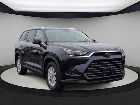 Used 2024 Toyota Grand Highlander AWD image 2