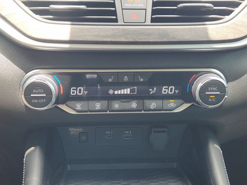 Certified 2025 Nissan Altima 2.5 SL FWD image 22