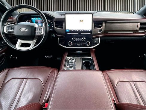 Used 2024 Ford Expedition Limited image 16