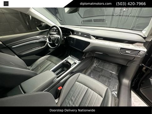 Used 2021 Audi e-tron Premium w/ Convenience Plus Package image 17