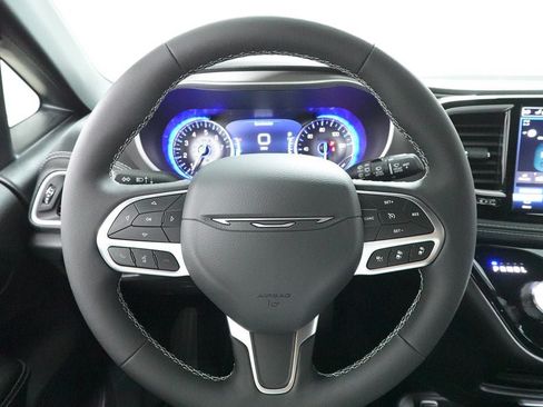 New 2027 Chrysler Pacifica Select FWD image 10