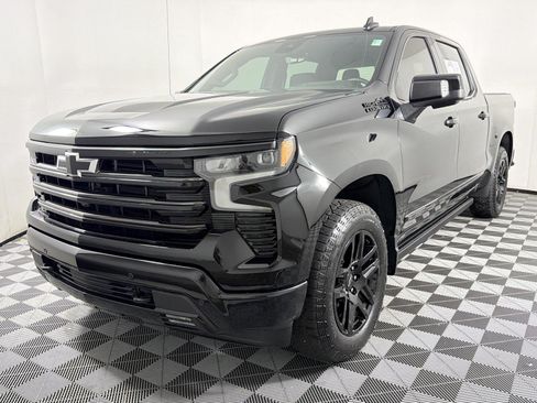 Used 2024 Chevrolet Silverado 1500 High Country w/ Midnight Edition AWD/4WD image 3