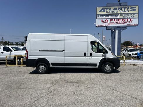 Used 2021 RAM ProMaster 2500 FWD image 2