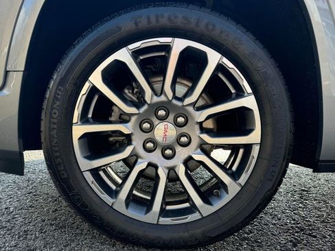 Used 2023 GMC Acadia Denali w/ Denali Technology Package image 9