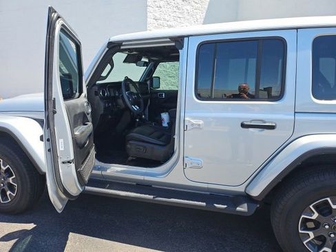 Used 2024 Jeep Wrangler Unlimited Sahara AWD/4WD image 7