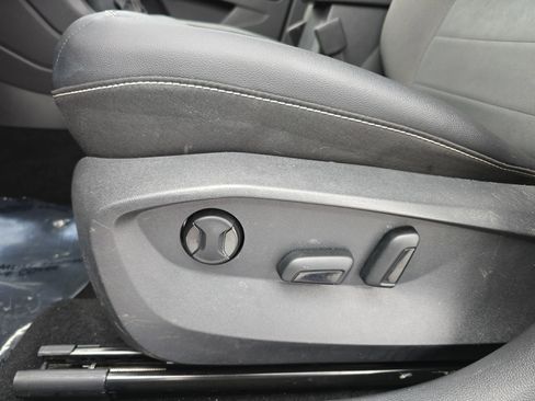 Certified 2022 Volkswagen Taos SE image 28