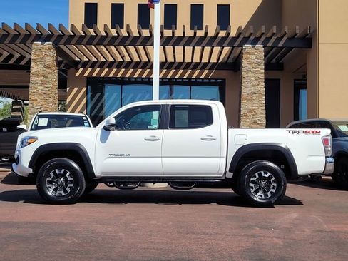 Certified 2022 Toyota Tacoma TRD Off-Road image 9