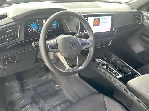 Used 2024 Volkswagen Atlas Cross Sport SE FWD image 13