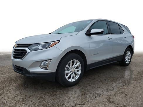 Used 2018 Chevrolet Equinox LT image 2