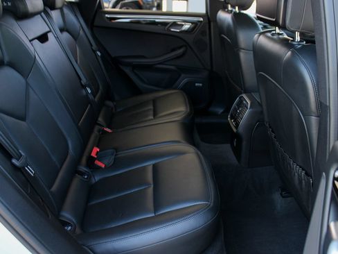 Used 2020 Porsche Macan AWD/4WD image 46