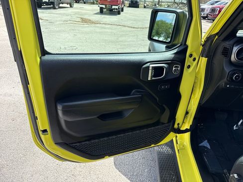 Used 2023 Jeep Wrangler Unlimited Rubicon 4xe image 12