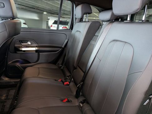 Used 2025 Mercedes-Benz GLB 250 image 20