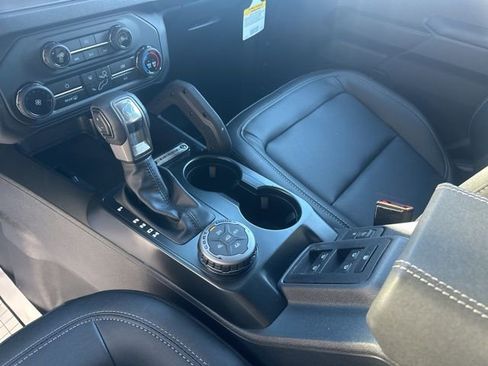 New 2025 Ford Bronco Badlands image 24
