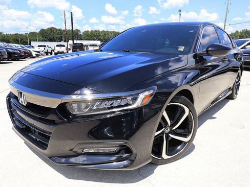 Used 2019 Honda Accord Sport image 2