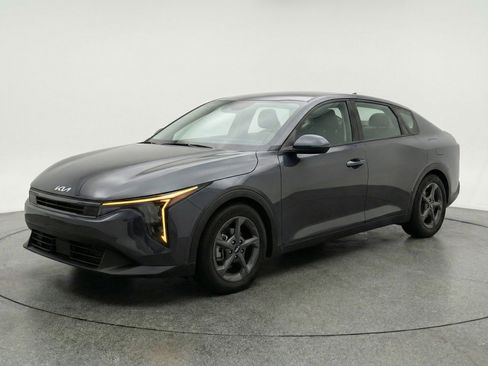 Used 2025 Kia K4 FWD image 3