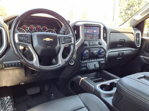 Used 2022 Chevrolet Silverado 2500 LTZ w/ LTZ Convenience Package AWD/4WD image 12