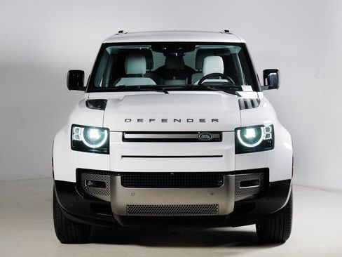 Used 2025 Land Rover Defender 90 X-Dynamic SE AWD/4WD image 8