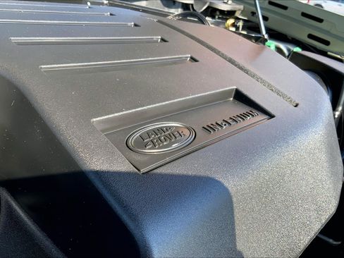 Used 2023 Land Rover Defender 110 SE AWD/4WD image 32