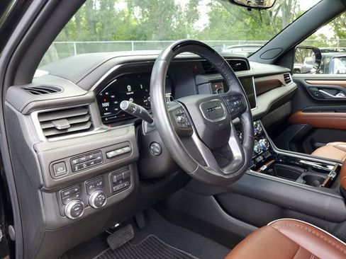 Used 2023 GMC Yukon XL Denali Ultimate AWD/4WD image 19