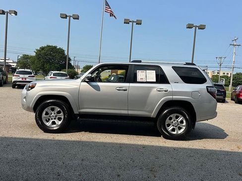Certified 2024 Toyota 4Runner SR5 AWD/4WD image 2