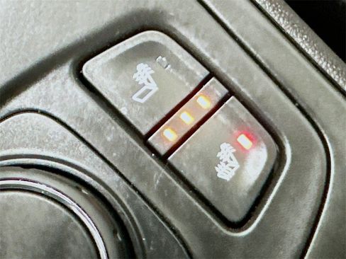 Used 2023 GMC Terrain SLE w/ Driver Convenience Package image 20