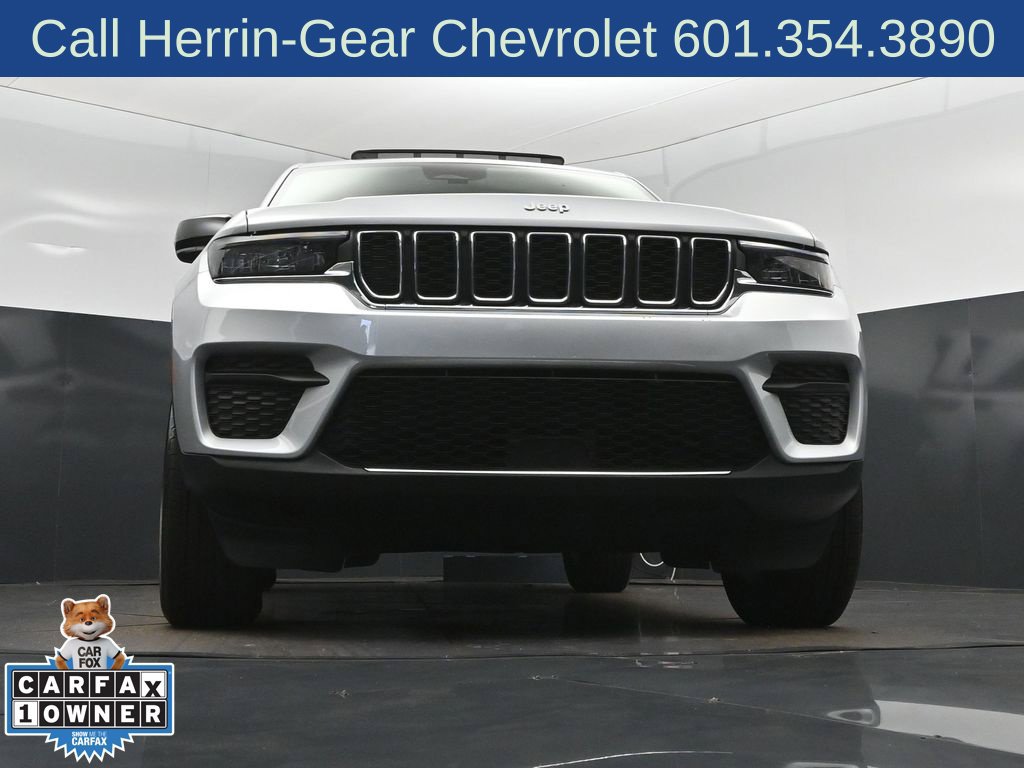 Used 2025 Jeep Grand Cherokee Laredo X w/ Luxury Tech Group I RWD image 45