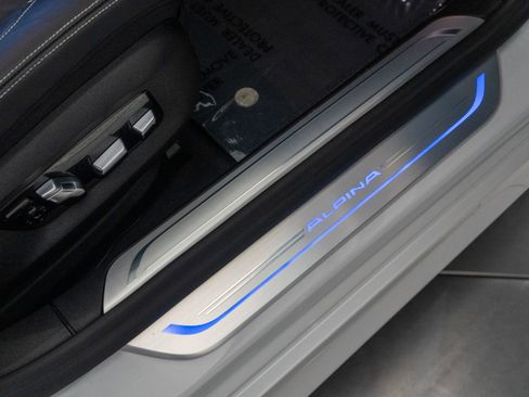 Used 2022 BMW ALPINA B7 xDrive w/ Luxury Rear Seating Package image 27
