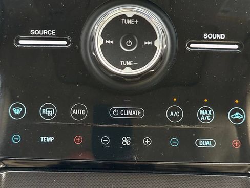 Used 2017 Ford Taurus Limited FWD image 12