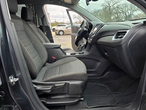 Used 2022 Chevrolet Equinox LT image 32