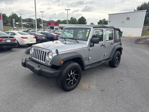 Used 2015 Jeep Wrangler Unlimited Sport w/ Connectivity Group AWD/4WD image 4