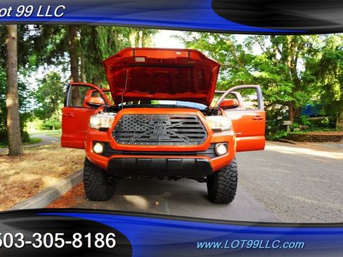Used 2017 Toyota Tacoma SR5 w/ Tow Package AWD/4WD image 27