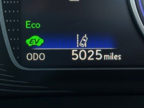 Certified 2025 Lexus ES 300h w/ Premium Package image 4