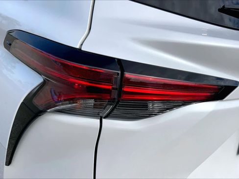 Used 2022 Toyota Sienna XLE image 26