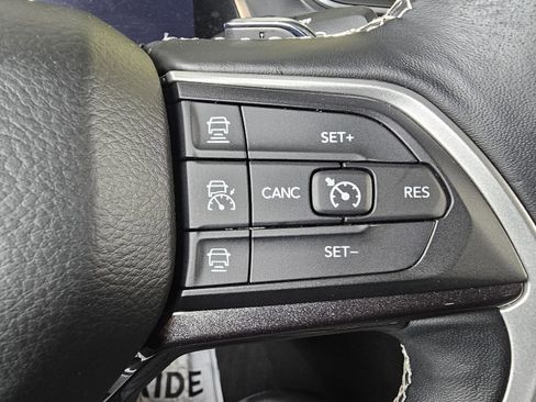 Used 2021 Jeep Grand Cherokee L Laredo image 23