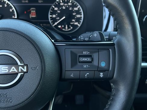 Certified 2024 Nissan Pathfinder SL image 11