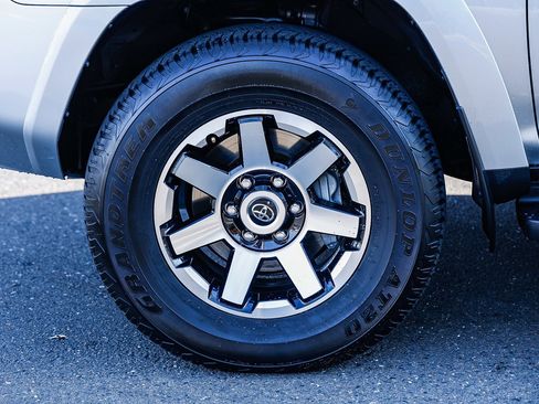 Used 2024 Toyota 4Runner TRD Off-Road Premium image 9